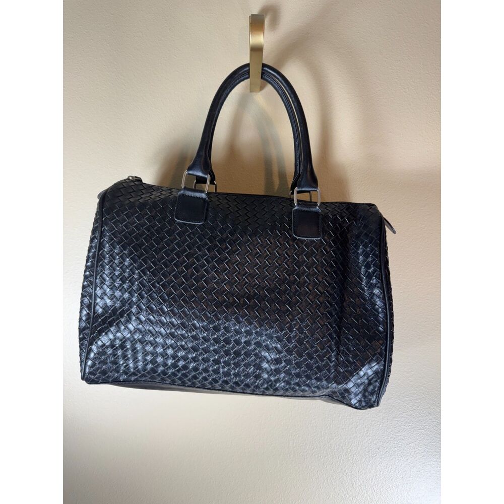 Paris Hilton Purse, Black woven faux leather, Pink interior, medium